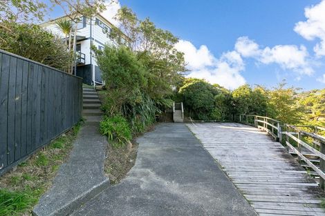 Photo of property in 27b Cheltenham Terrace, Newlands, Wellington, 6037