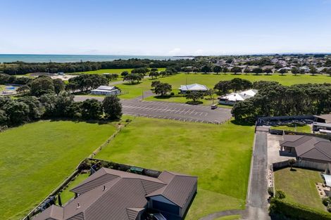 Photo of property in 25 Dolphin Parade, Bell Block, New Plymouth, 4312