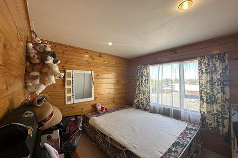 Photo of property in 80 Flanshaw Road, Te Atatu South, Auckland, 0610