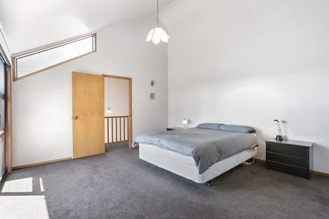 Photo of property in 9 Longfellow Parade, Glen Eden, Auckland, 0604