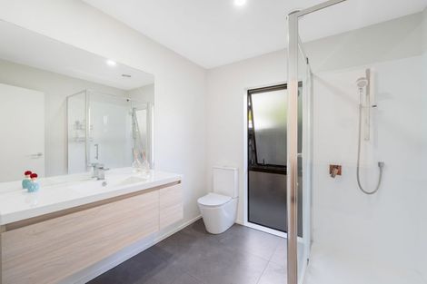 Photo of property in 21a Eastern Beach Road, Eastern Beach, Auckland, 2012
