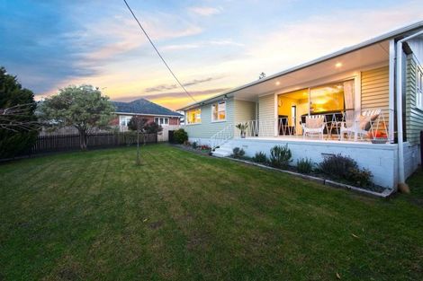 Photo of property in 6 Murray Road, Te Atatu Peninsula, Auckland, 0610