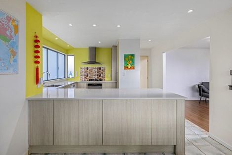 Photo of property in 1/208 East Coast Road, Forrest Hill, Auckland, 0620