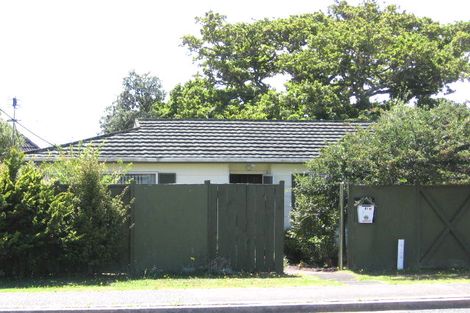 Photo of property in 2/61 Rangatira Road, Beach Haven, Auckland, 0626