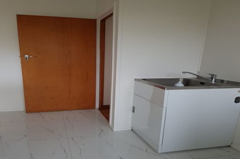 Photo of property in 2/8 Shakespeare Road, Milford, Auckland, 0620