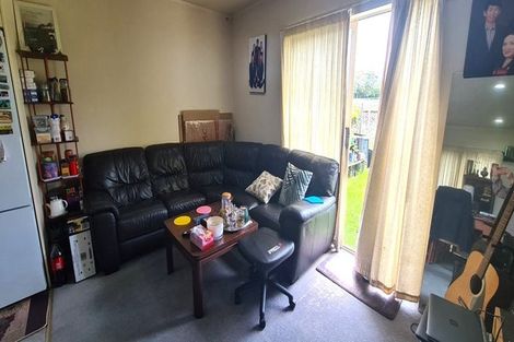 Photo of property in 19 Lockington Avenue, Henderson, Auckland, 0612