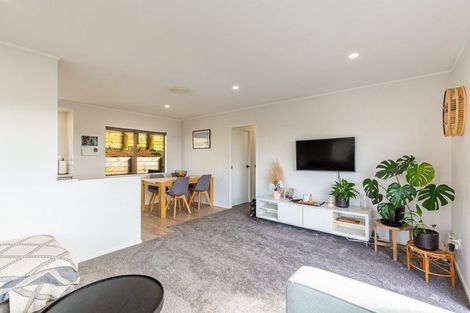 Photo of property in 8 Garton Drive, Massey, Auckland, 0614