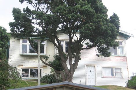 Photo of property in 12 Hungerford Road, Lyall Bay, Wellington, 6022