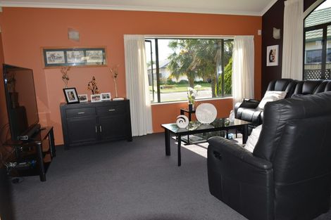 Photo of property in 11 Flemington Place, Taradale, Napier, 4112