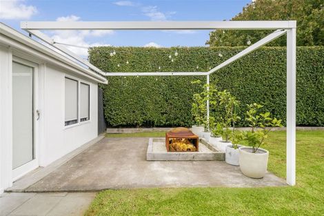 Photo of property in 4 London Street, Te Atatu Peninsula, Auckland, 0610