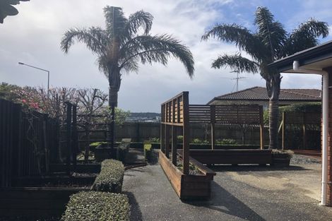 Photo of property in 17 Spoonbill Place, Unsworth Heights, Auckland, 0632