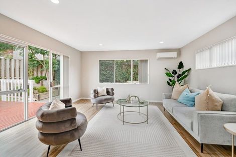 Photo of property in 2/39 Rifleman Rise, Unsworth Heights, Auckland, 0632