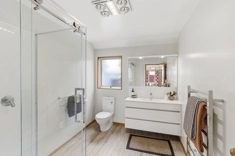 Photo of property in 7 Broadfell Avenue, Avonhead, Christchurch, 8042