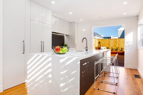 Photo of property in 2-4 Caroline Street, Mount Victoria, Wellington, 6011