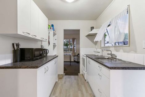 Photo of property in 32 Heathdale Crescent, Papakura, 2110