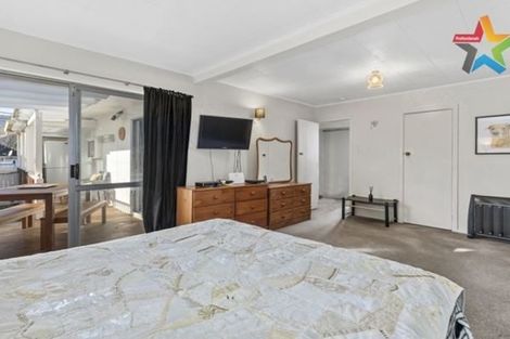 Photo of property in 5 Bird Grove, Stokes Valley, Lower Hutt, 5019