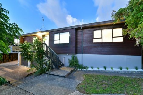 Photo of property in 3b Royalty Rise, Red Beach, 0932