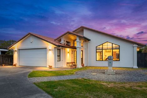 Photo of property in 21 Kanawa Street, Waikanae, 5036