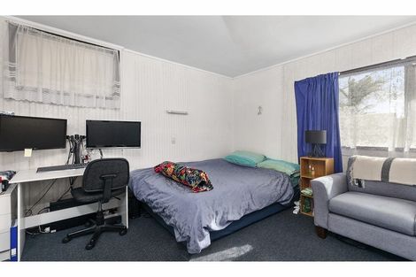 Photo of property in 2/58 Pupuke Road, Hillcrest, Auckland, 0627