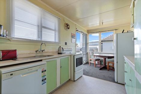 Photo of property in 44 Ross Crescent, Fairfield, Hamilton, 3214