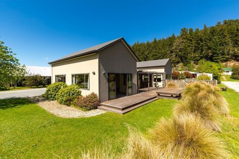 Photo of property in 16 Kingan Road, Luggate, Cromwell, 9383