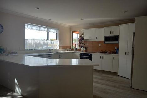 Photo of property in 2 Orsino Place, Stratford, 4332