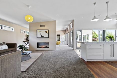 Photo of property in 92 Saint James Drive, Huntington, Hamilton, 3210