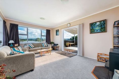 Photo of property in 74 Sylvan Crescent, Te Atatu South, Auckland, 0610