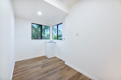 Photo of property in 34 Savoy Road, Glen Eden, Auckland, 0602