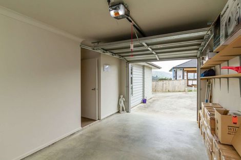 Photo of property in 32 Speldhurst Grove, Stokes Valley, Lower Hutt, 5019