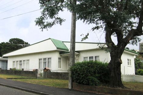 Photo of property in 10 Kellsmere Crescent, Island Bay, Wellington, 6023