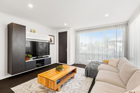 Photo of property in 69 Karepiro Drive, Stanmore Bay, Whangaparaoa, 0932