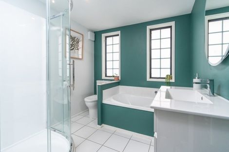 Photo of property in 154a Newlands Road, Newlands, Wellington, 6037