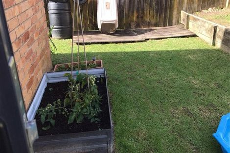 Photo of property in 10 Liddesdale Place, Papakura, 2110