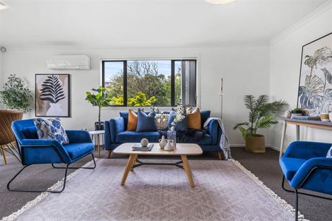 Photo of property in 43a Stewart Drive, Newlands, Wellington, 6037