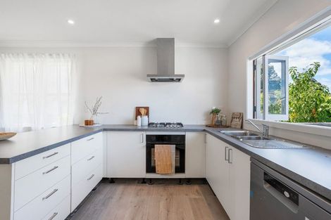 Photo of property in 10 Windy Ridge Road, Glenfield, Auckland, 0629