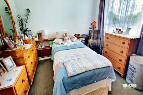 Photo of property in 24 Sherwood Avenue, Te Atatu South, Auckland, 0610