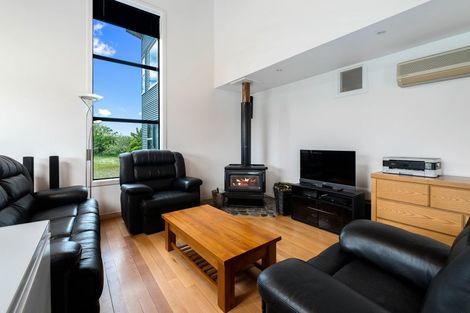 Photo of property in 2 Cleland Close, Wanaka, 9382