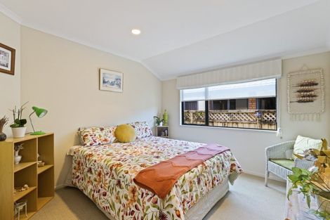 Photo of property in 6 Royal Heights, Glen Avon, New Plymouth, 4312