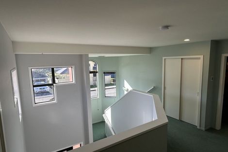 Photo of property in 6 Bennett Grove, Newlands, Wellington, 6037