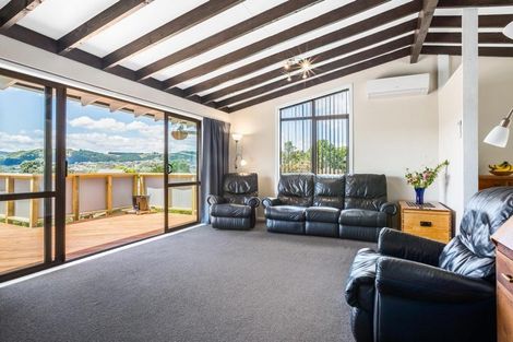 Photo of property in 2 Mizzen Place, Whitby, Porirua, 5024