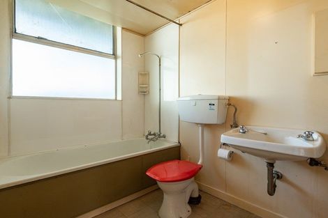 Photo of property in Beresford Apartments, 16/118u Russell Terrace, Berhampore, Wellington, 6023