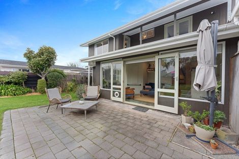Photo of property in 19 Hillcrest Drive, Kelvin Grove, Palmerston North, 4414