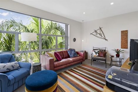 Photo of property in 14a Holiday Road, Stanmore Bay, Whangaparaoa, 0932