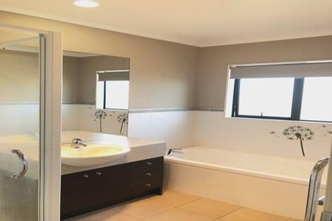 Photo of property in 4 Drumston Place, Flat Bush, Auckland, 2019