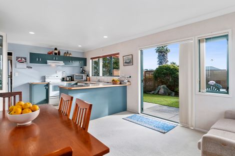 Photo of property in 10 Meadowviews Drive, Welcome Bay, Tauranga, 3112