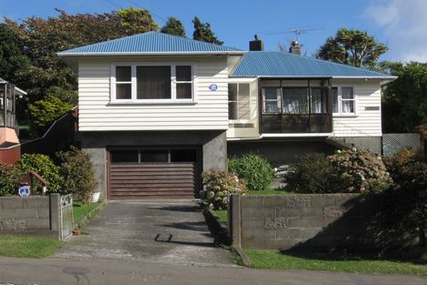 Photo of property in 69 Kenmore Street, Newlands, Wellington, 6037