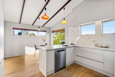 Photo of property in 36 Sunset Road, Unsworth Heights, Auckland, 0632