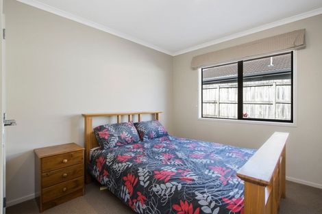 Photo of property in 8 Olive Close, Omokoroa, 3114