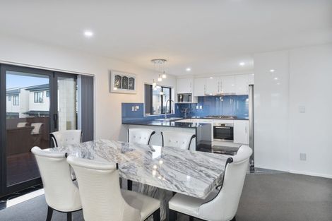 Photo of property in 22 Millcroft Lane, Ranui, Auckland, 0612